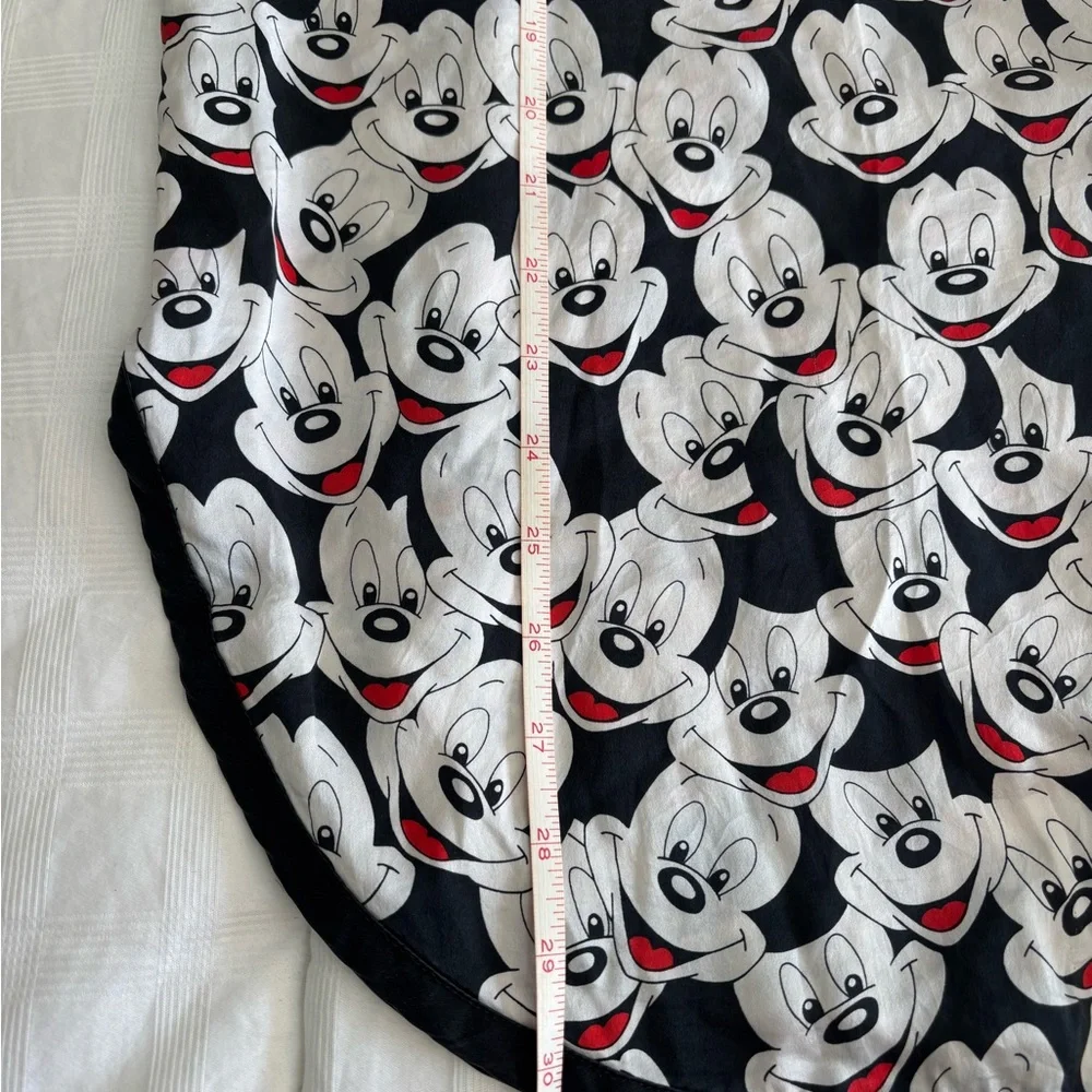 100% silk,machine wash, Disney oversized size M 23”ptp. Covered buttons. - Picture 5 of 7